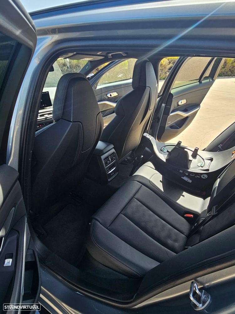 BMW M3 Competition xDrive - 21