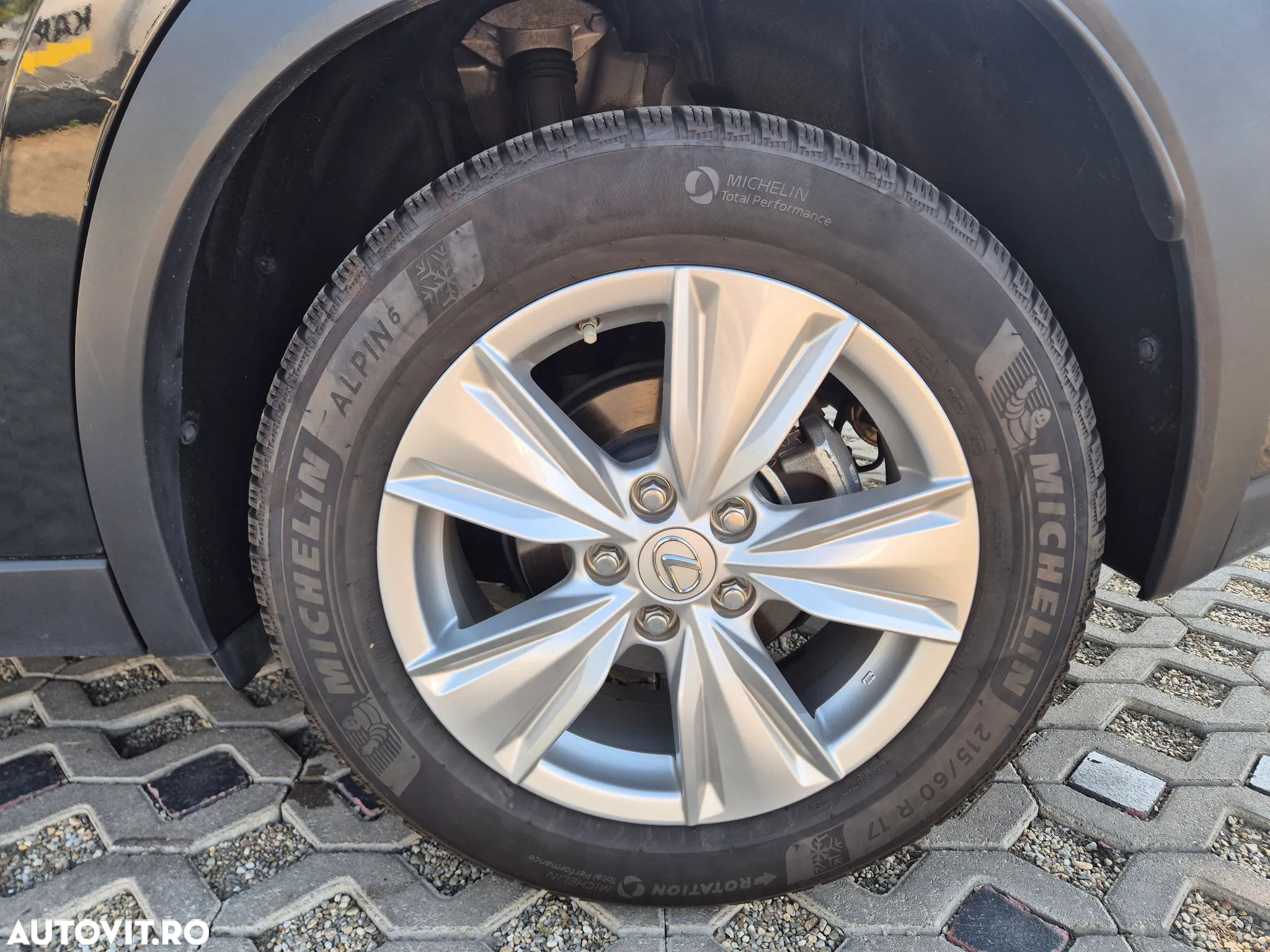 Lexus UX 250h Business Edition - 12