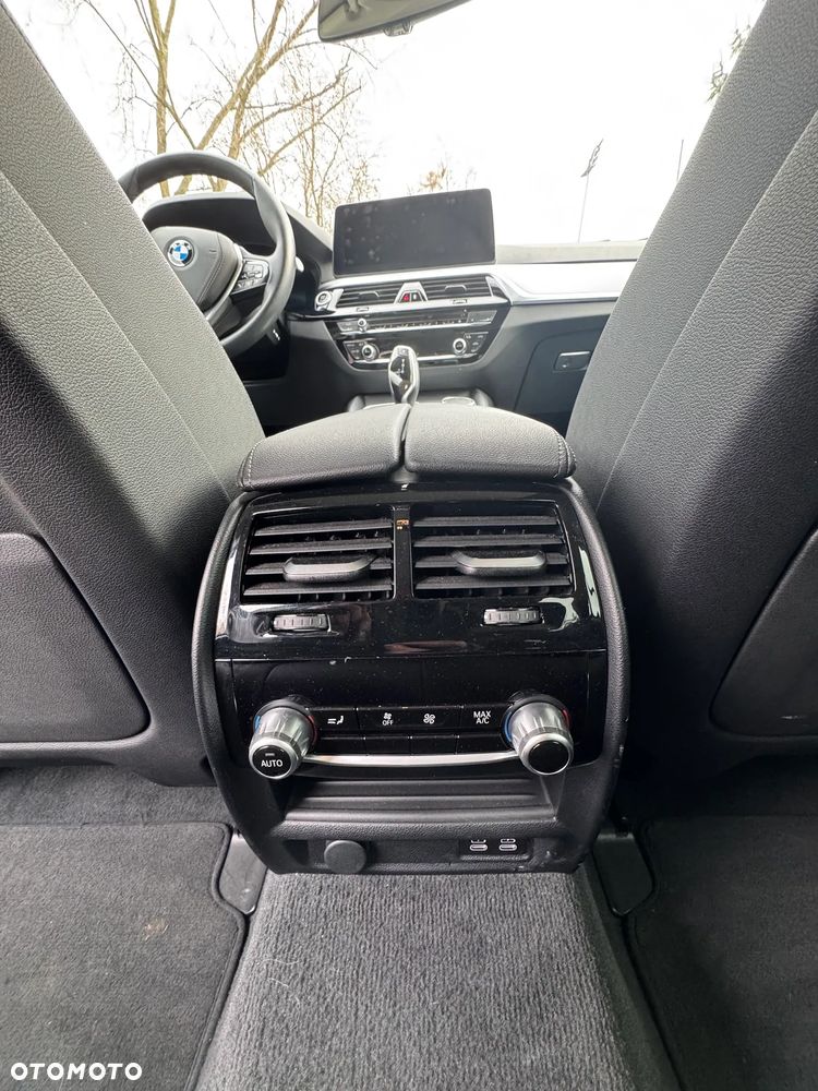 BMW Seria 5 520d xDrive mHEV Luxury Line sport - 28