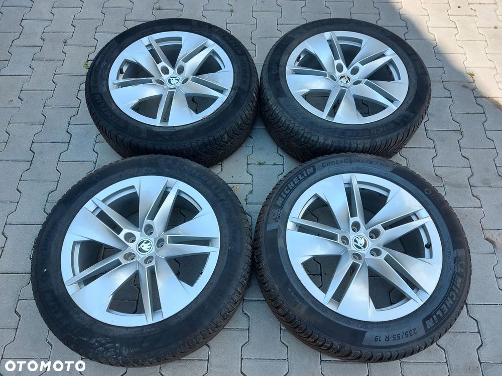 Skoda Enyaq 5LA iV60 KOŁA FELGI OPONY CrossClimate 235/55 R19 5LA601025B - 1