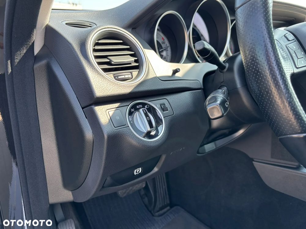 Mercedes-Benz Klasa C 180 BlueEFFICIENCY 7G-TRONIC Avantgarde - 17