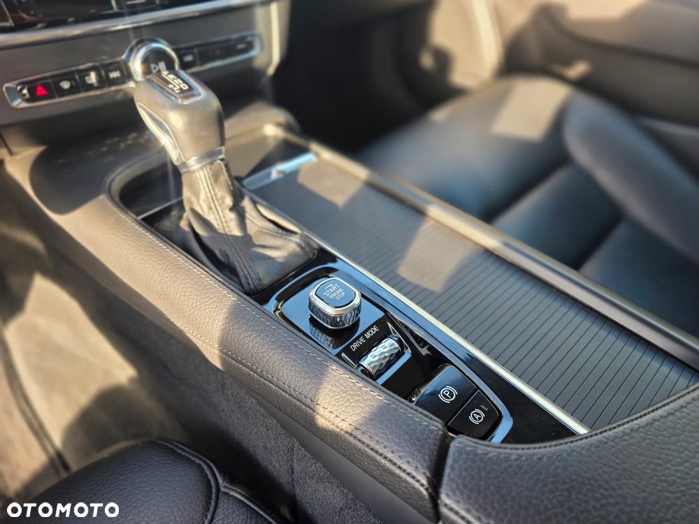 Volvo S90 D4 SCR Momentum Pro - 30