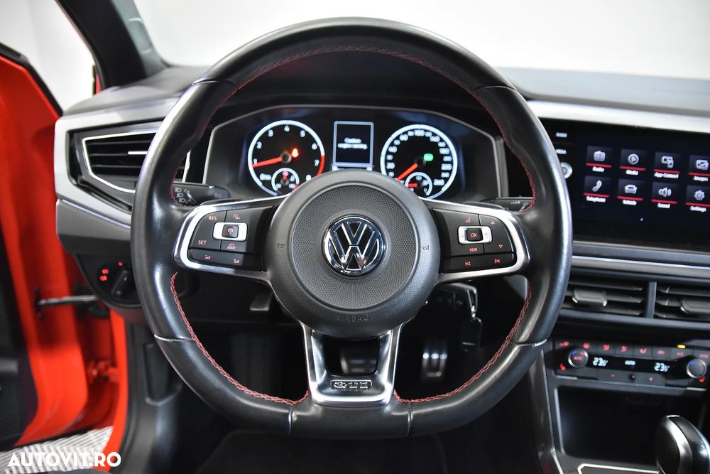 Volkswagen Polo 2.0 TSI DSG GTI - 16