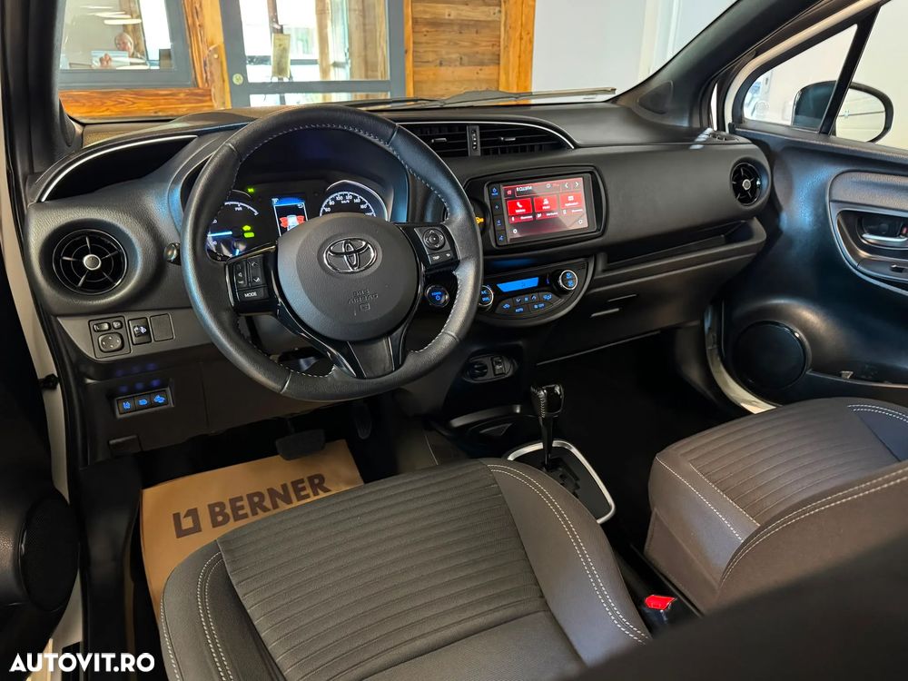 Toyota Yaris 1.5 VVT-i HSD Bi-Tone R&B - 21