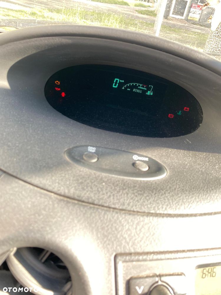 Toyota Yaris 1.0 Luna - 8