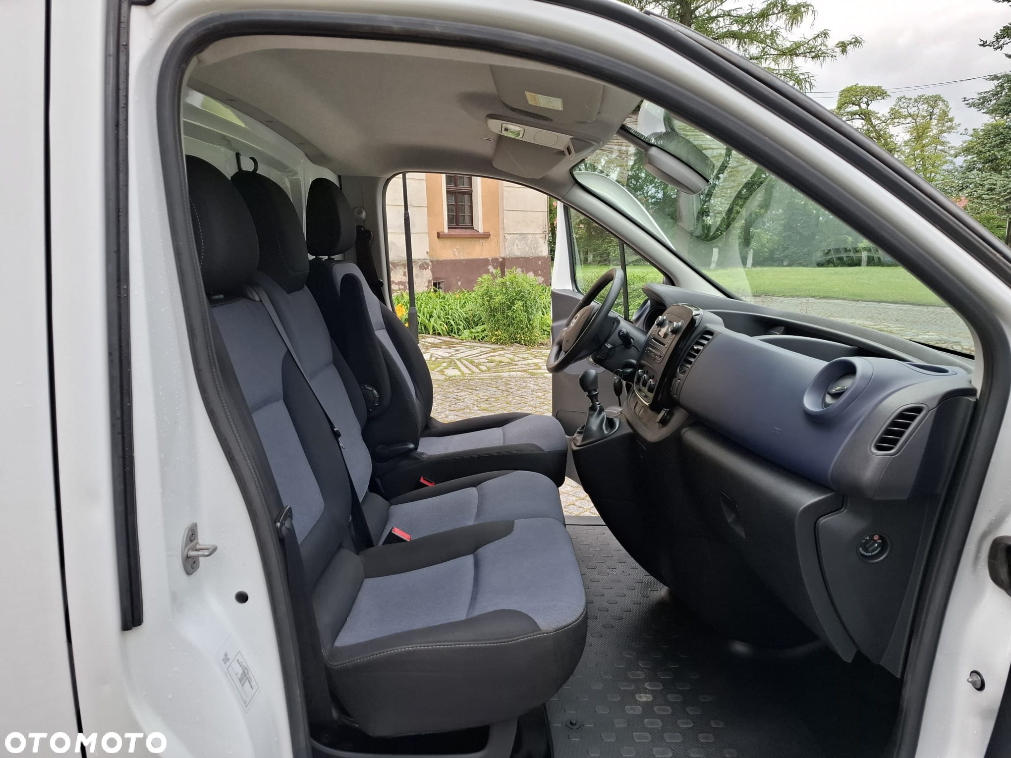 Opel VIVARO - 11