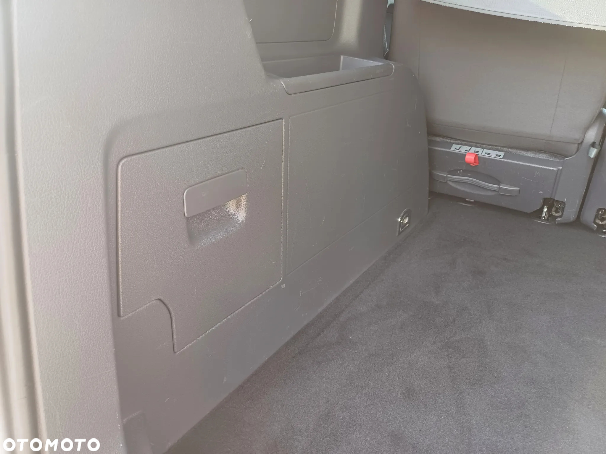 Volkswagen Touran 1.9 TDI DPF Trendline - 37