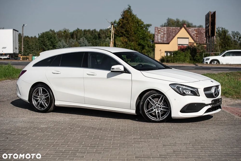 Mercedes-Benz CLA 220 4Matic 7G-DCT AMG Line - 3