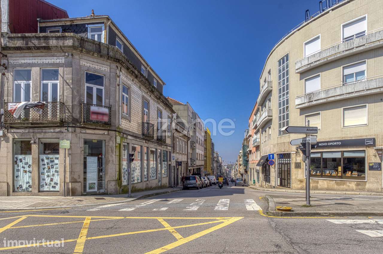 Moradia T1, Ilha 2 pisos 1 frente mobilada, Rua da Boavista nº27 Po... - Grande imagem: 4/27