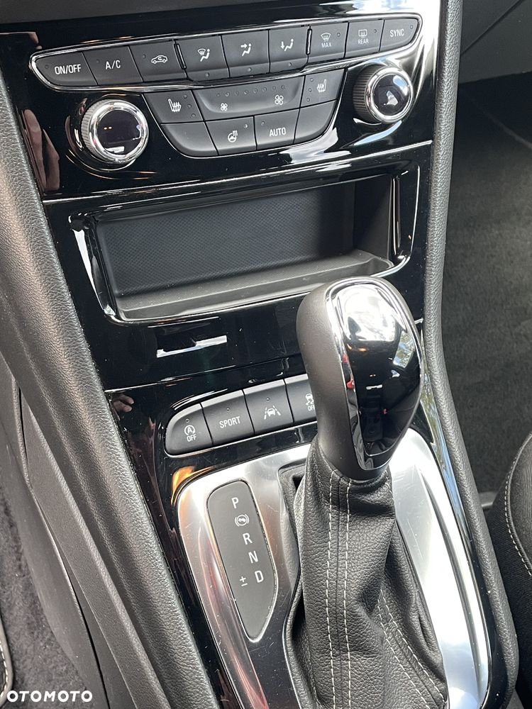 Opel Astra 1.4 T Dynamic S&S - 21