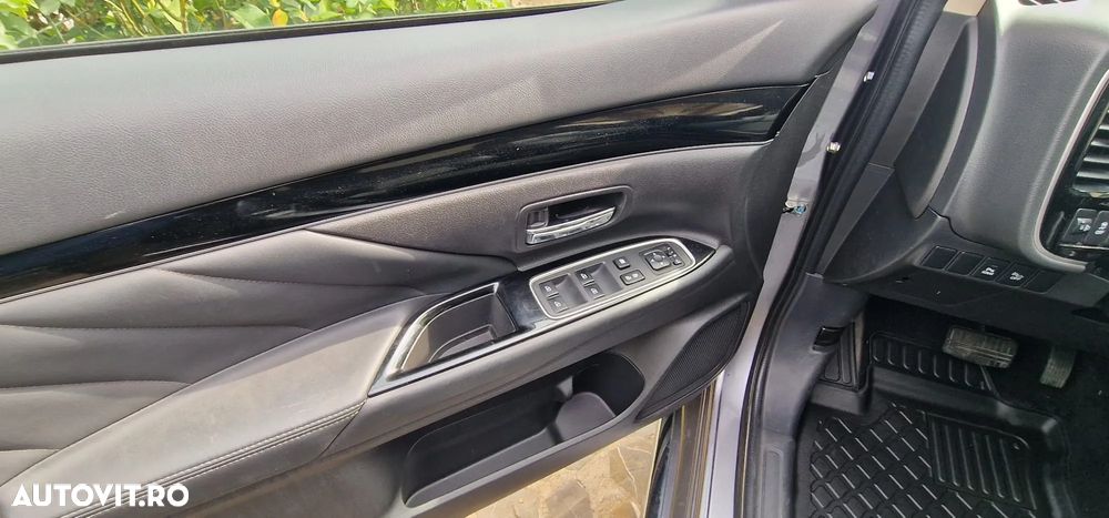 Mitsubishi Outlander 2.4 4WD Plug-In Hybrid Diamant - 16