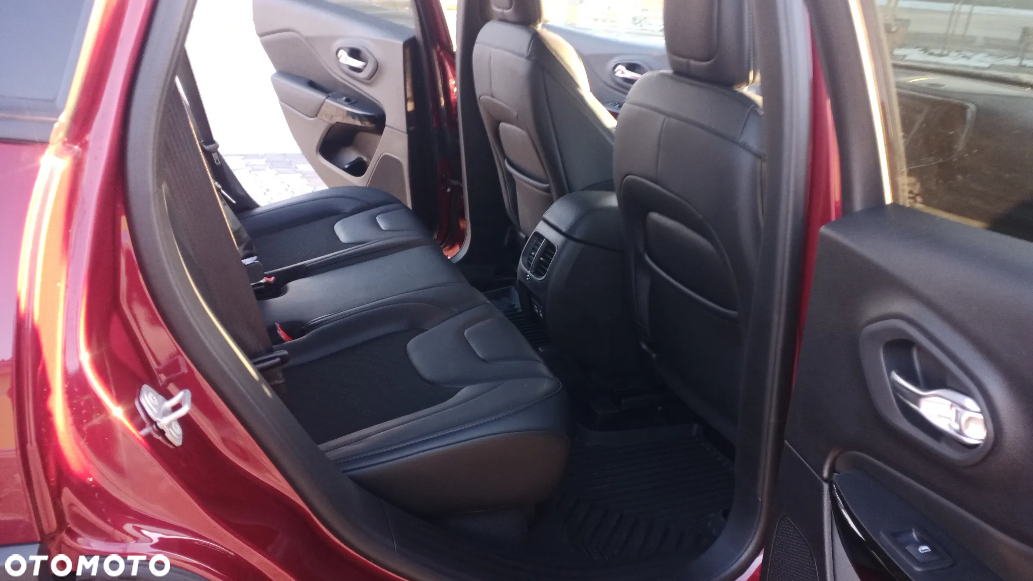 Jeep Cherokee - 19