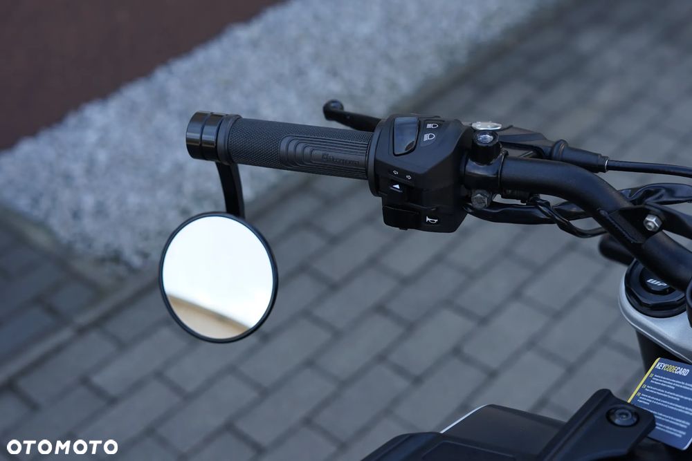 Husqvarna Svartpilen - 19