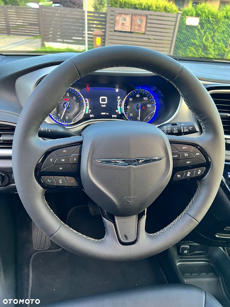 Chrysler Pacifica - 41