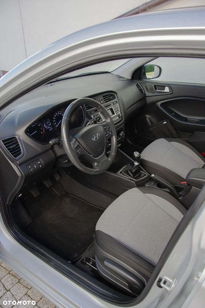 Hyundai i20 1.2 Comfort - 11