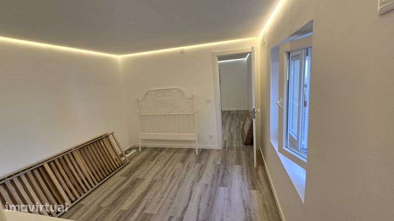 Pequeno apartamento r/c, em Queijas, zona sossegada - Grande imagem: 5/12