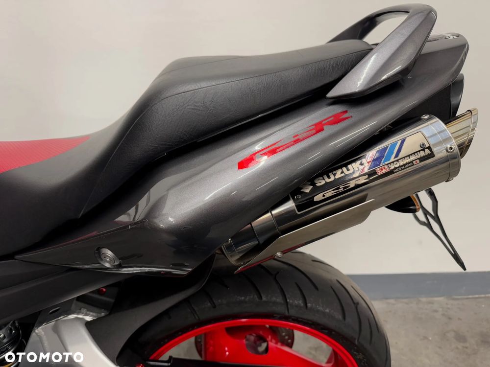 Suzuki GSR - 27