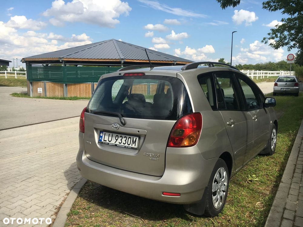Toyota Corolla Verso 2.0 D-4D - 11