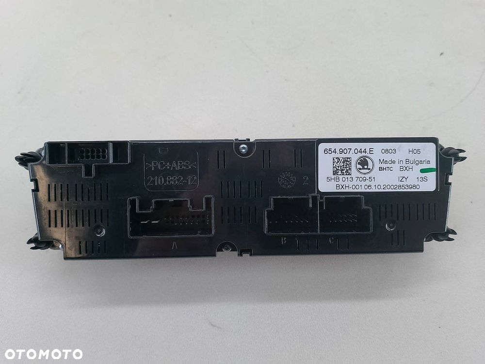 PANEL NAWIEWU SKODA KAMIQ ( 2019-2024 ) 654907044E - 6