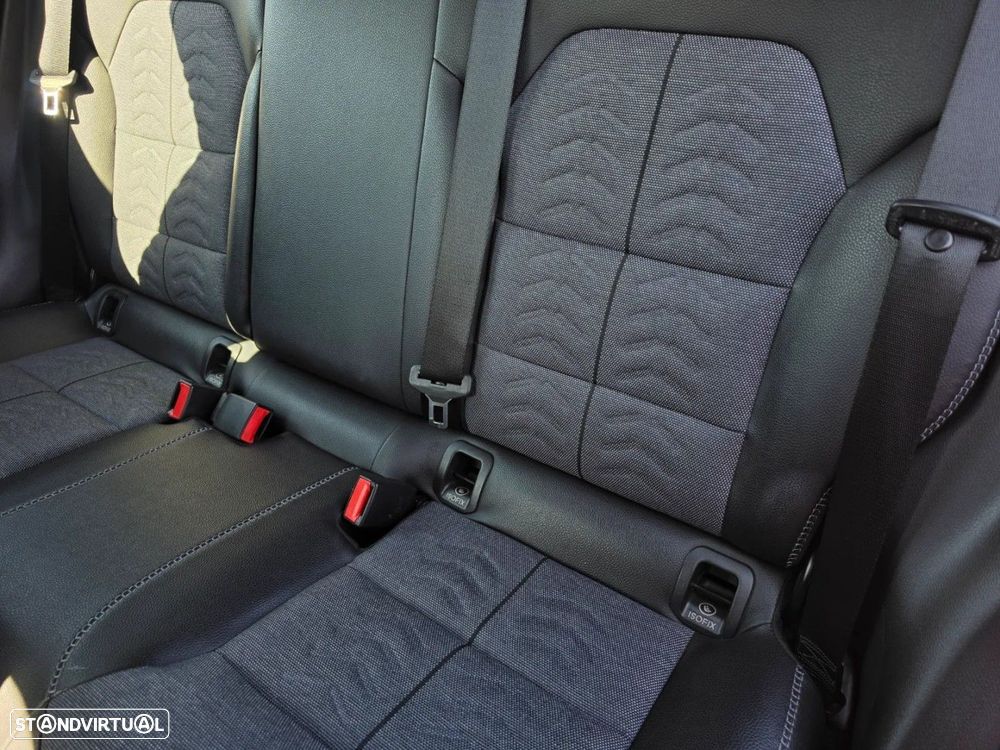 Mercedes-Benz GLA 180 d Aut. - 12