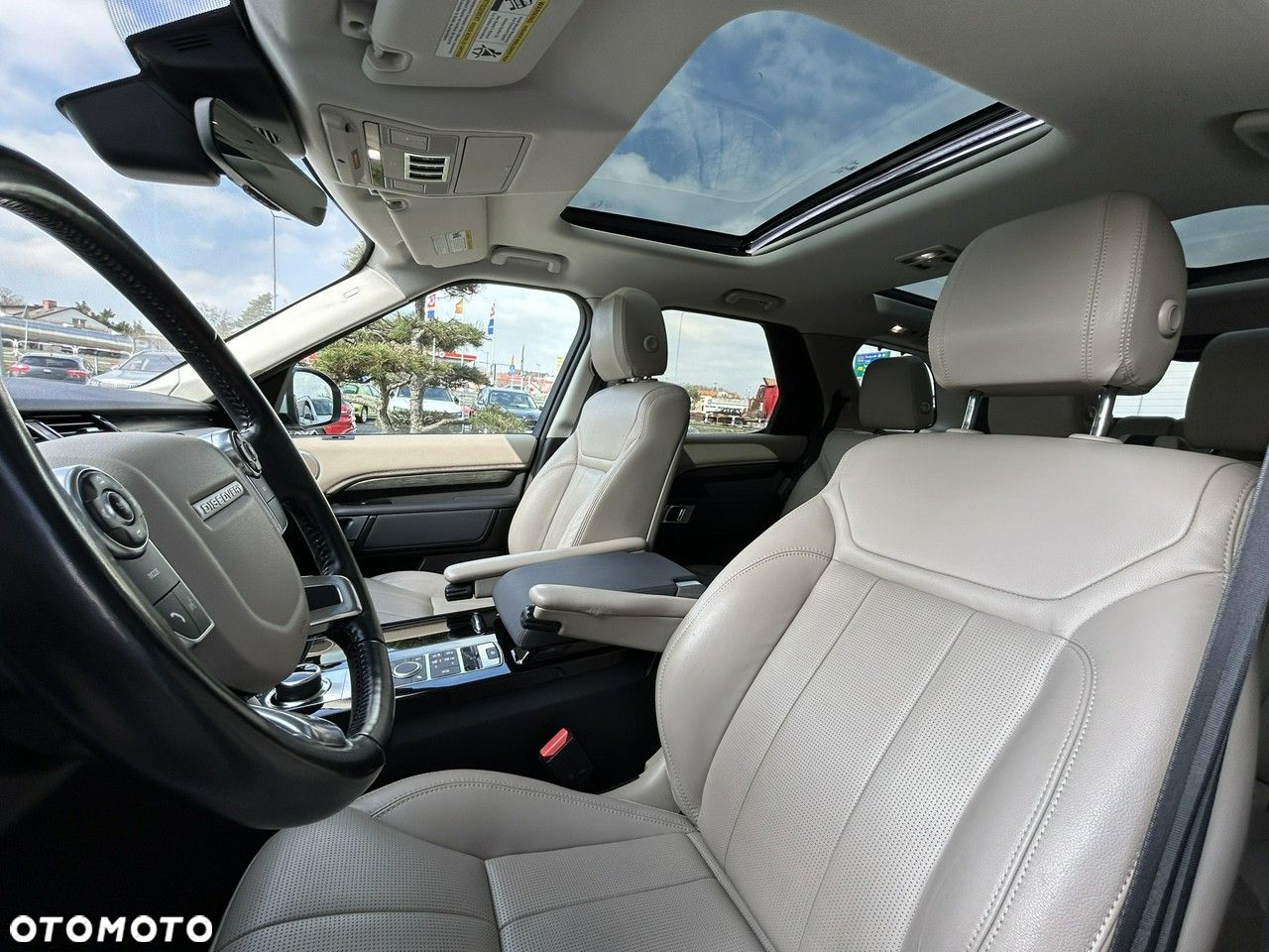 Land Rover Discovery V 3.0 Si6 HSE Luxury - 14