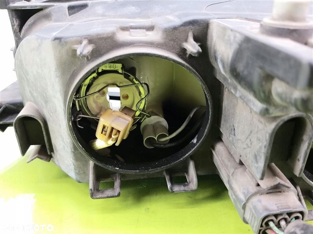 Reflektor lampa przód prawa Mazda 626 V 1997-2000 PRZED LIFT 1305623044 - 7