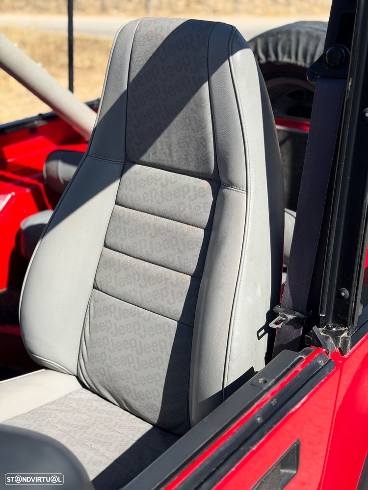Jeep Wrangler - 12