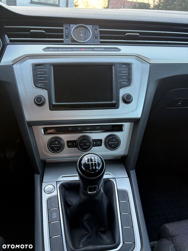 Volkswagen Passat 1.6 TDI BMT Comfortline - 9