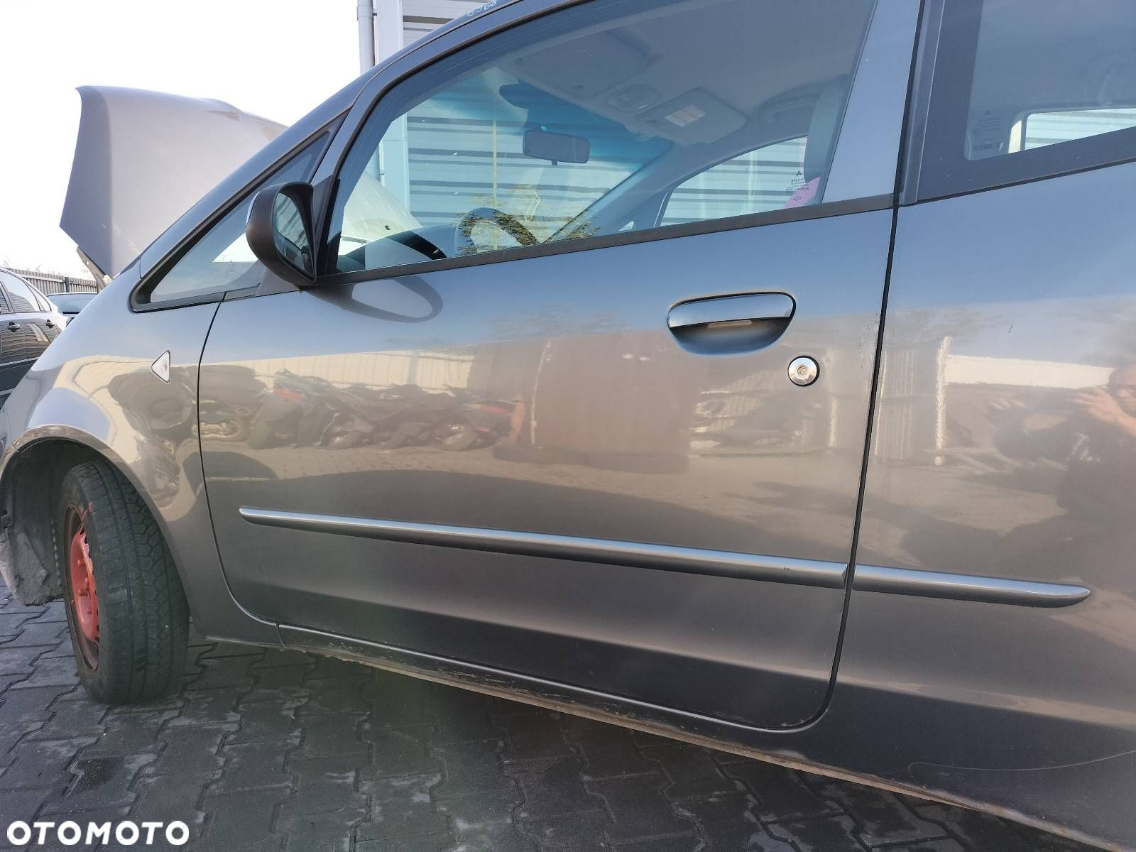 DRZWI KOMPLETNE LEWY PRZÓD MITSUBISHI COLT VI - 2