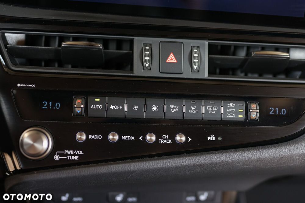 Lexus ES 300h Business Edition - 39