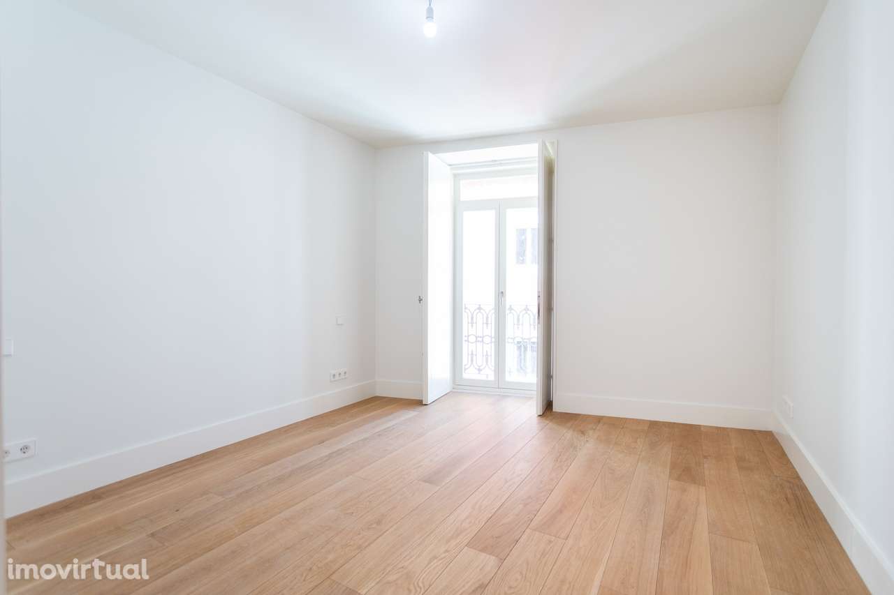 APARTAMENTO T2 DUPLEX DE LUXO, A 3 MINUTOS DA AV. DA LIBERDADE - Grande imagem: 5/39