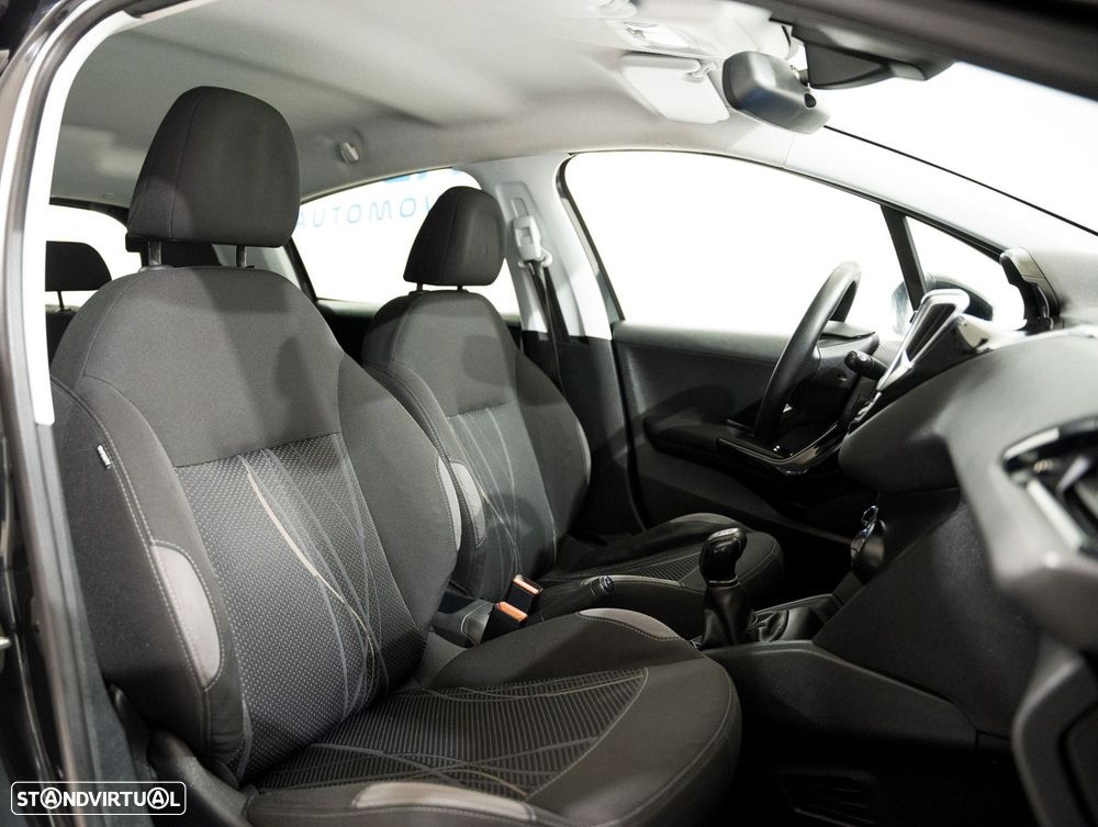 Peugeot 208 1.2 VTi SE Style - 12