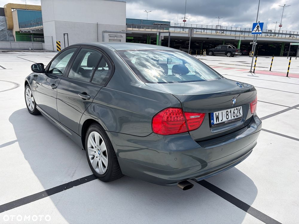 BMW Seria 3 318i - 4