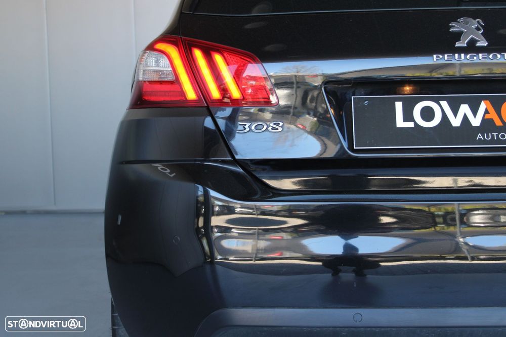 Peugeot 308 1.2 PureTech Allure Pack - 28