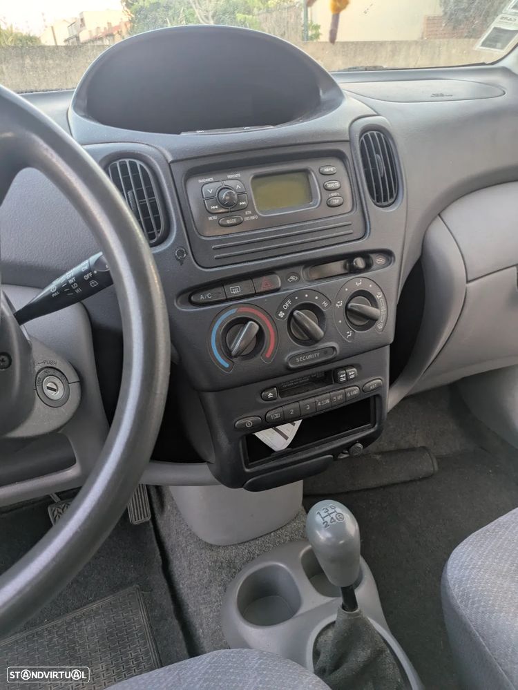 Toyota Yaris Verso 1.3 Luna - 6