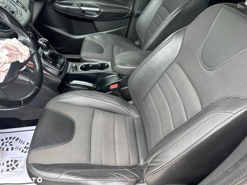 Ford Kuga - 25