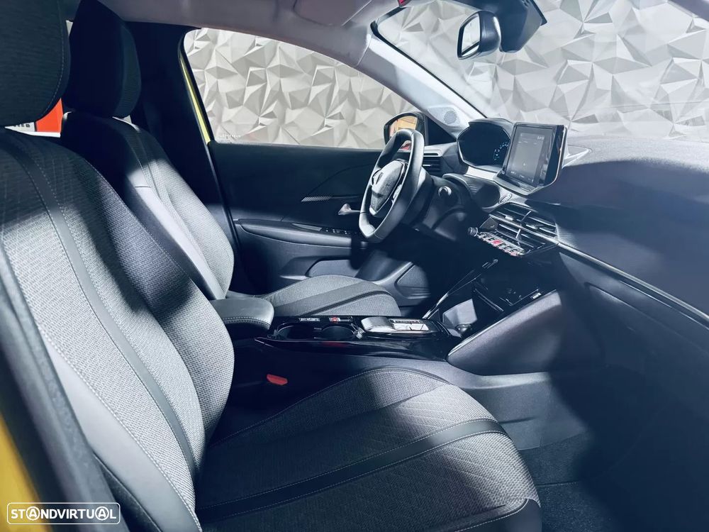Peugeot e-208 - 21
