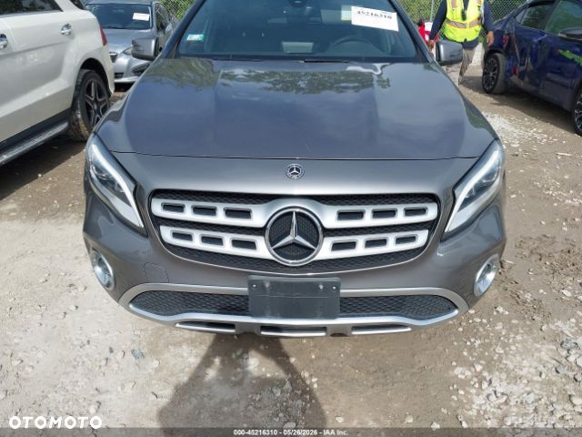 Mercedes-Benz GLA 250 4Matic 7G-DCT - 13