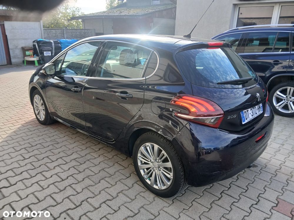Peugeot 208 2015 photo 5