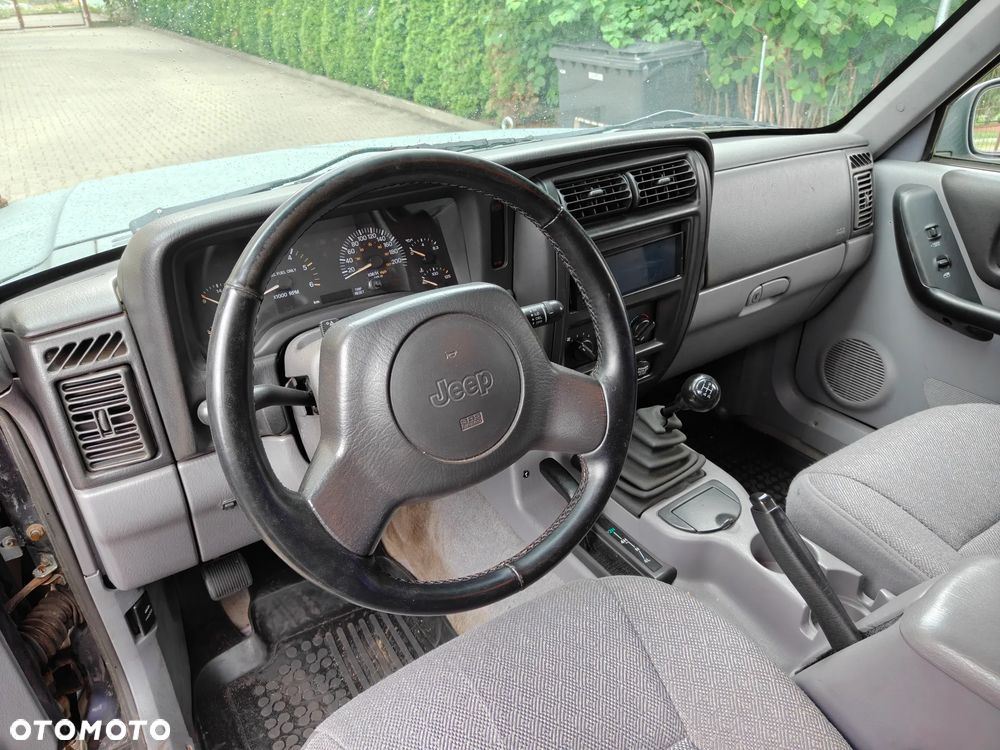 Jeep Cherokee - 37