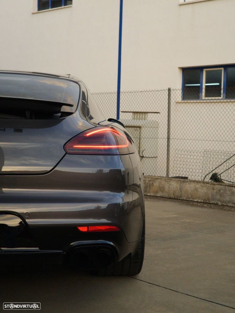 Porsche Panamera - 4