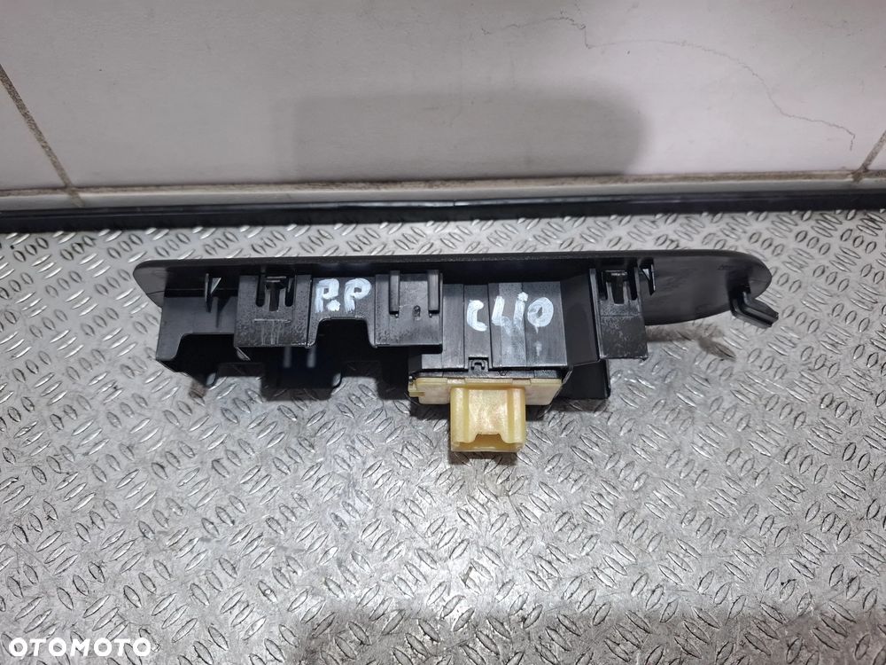 Przełącznik szyby drzwi prawy przód Renault Captur 2015 rok nr 254216614R - 2