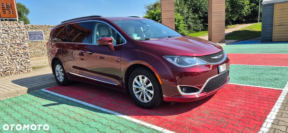 Chrysler Pacifica - 8