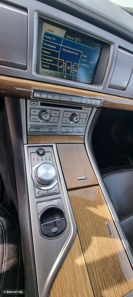 Jaguar XF 2.7 D V6 Premium Luxury - 11