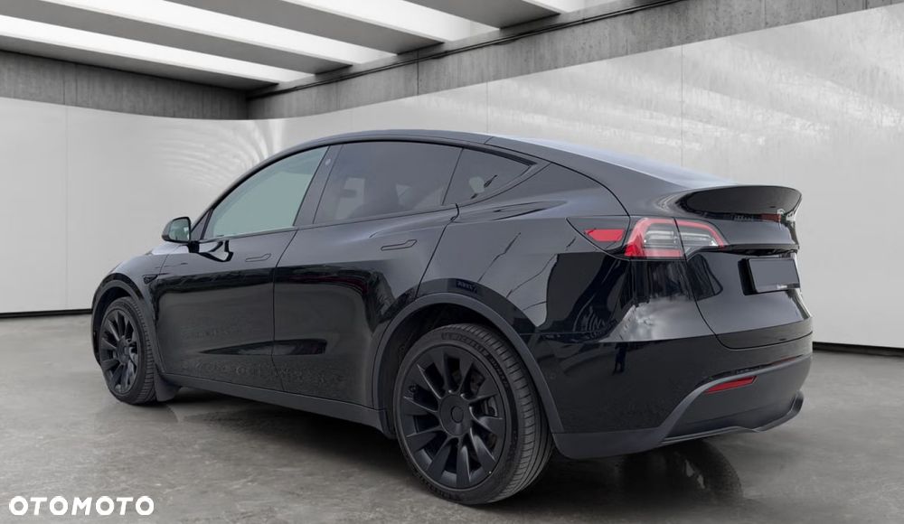 Tesla Model Y - 7