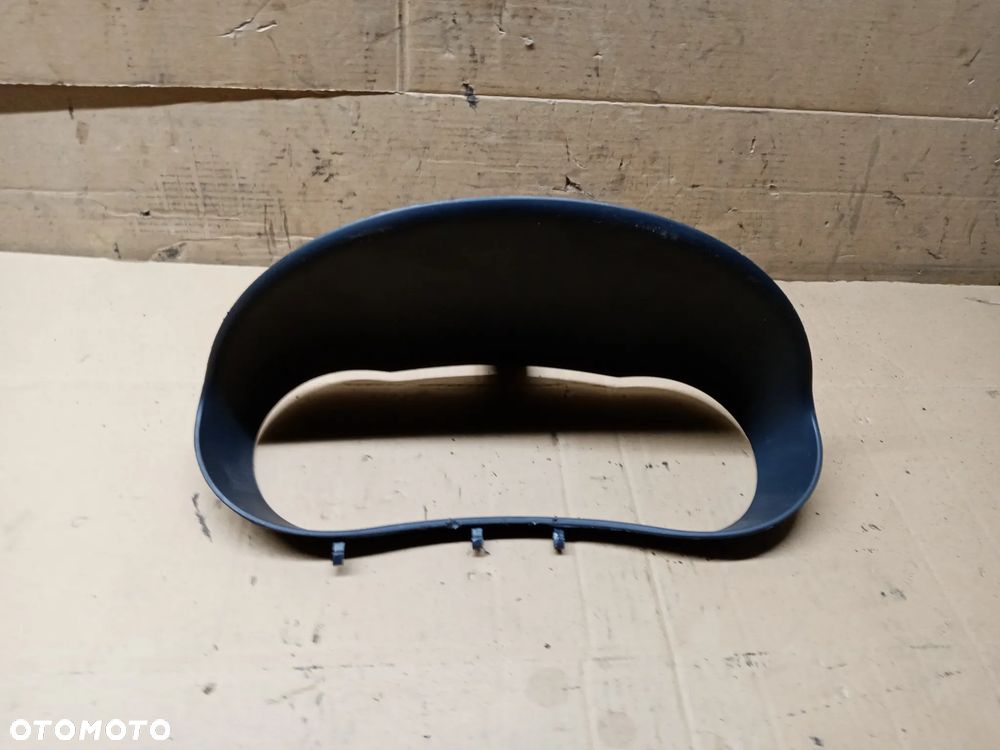 Osłona obudowa licznika zegarów daszek Renault Clio III 8200475240 - 1