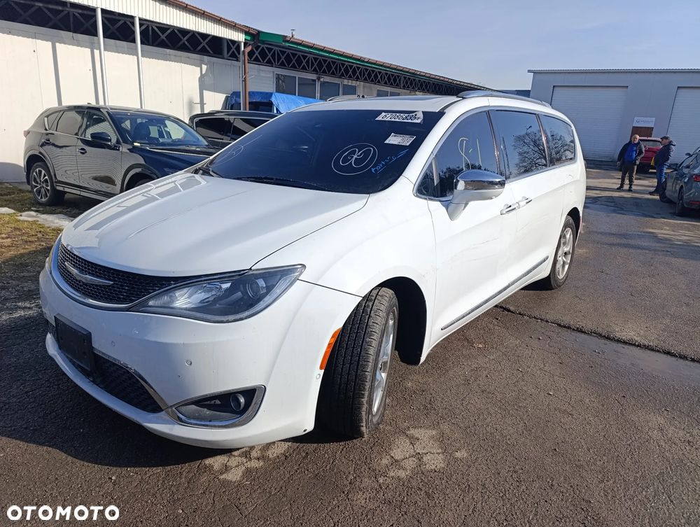 Chrysler Pacifica - 1