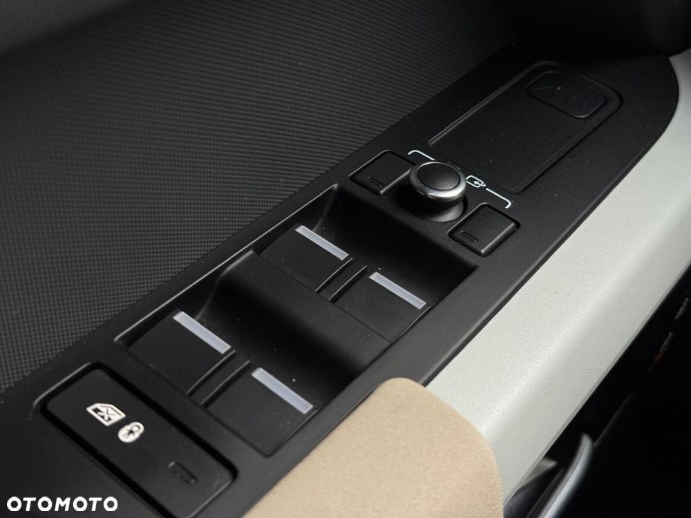 Land Rover Defender 2.0 P300 S - 36