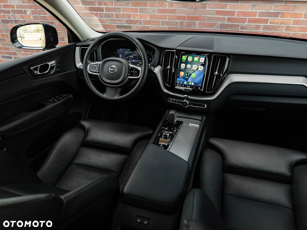 Volvo XC 60 B4 D Plus Dark - 32