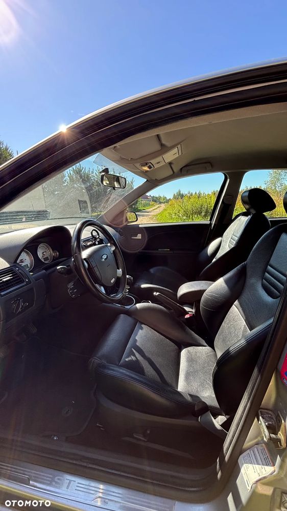 Ford Mondeo 3.0 V6 ST 220 - 10